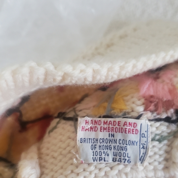 ADORABLE HANDMADE CROCHET/KNIT BABY/TODDLER FRONT TIE HAT WITH EMBROIDERED DESIG - Picture 2 of 8